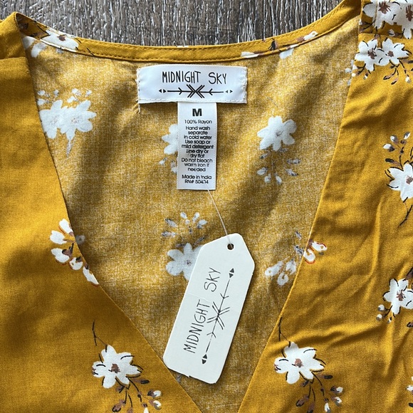 (NWPT) MUSTARD/WHITE FLORAL BLOUSE - Picture 2 of 3